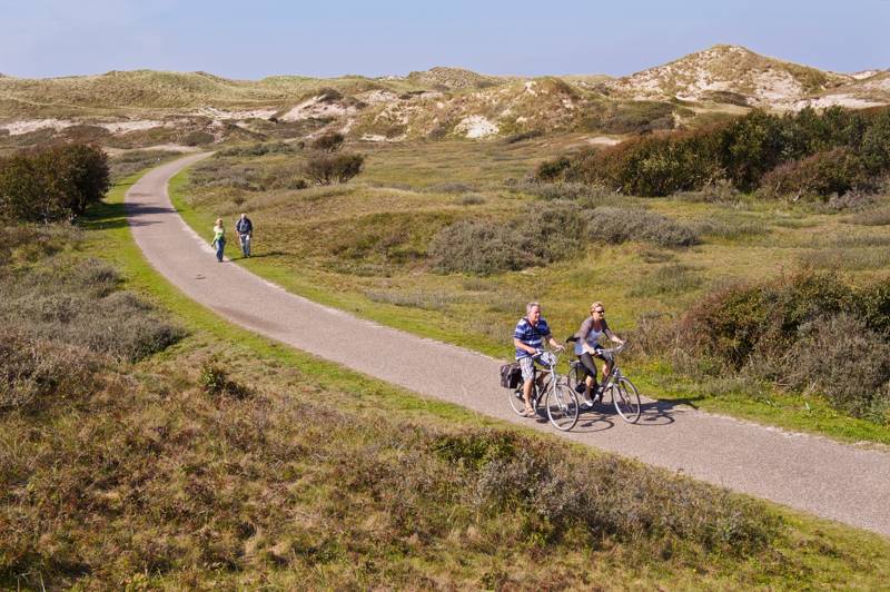 Fietsen-en-wandelen-door-de-duinen-van-Egmond