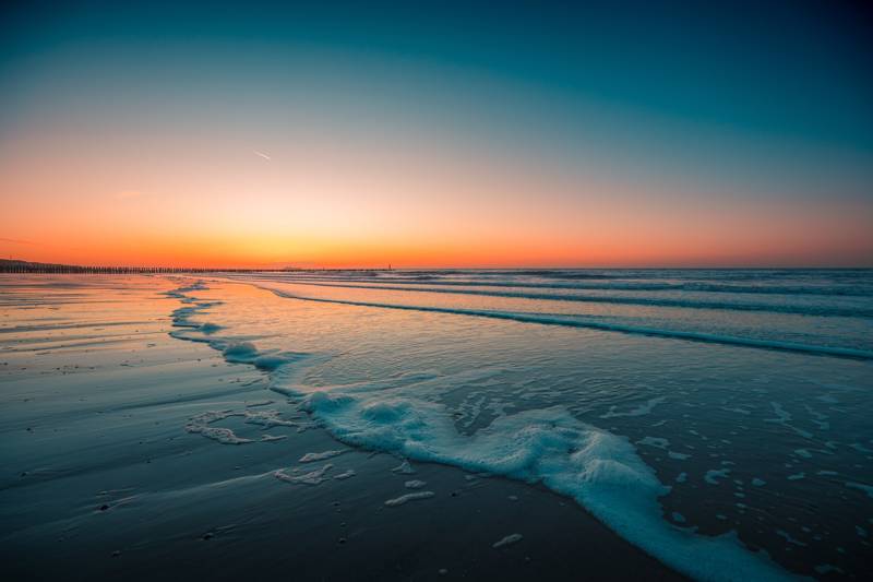 eautiful-view-foamy-waves-beach-sunset-captured-domburg-netherlands